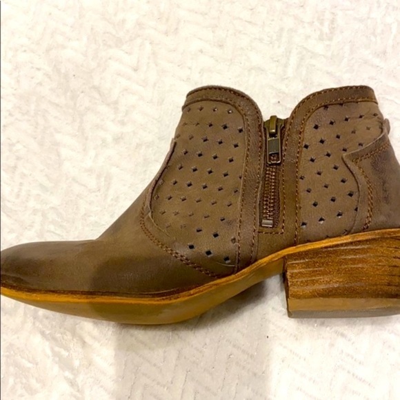 Diba True Show Tunes Western Tan Bootie 6.5 - Picture 6 of 11